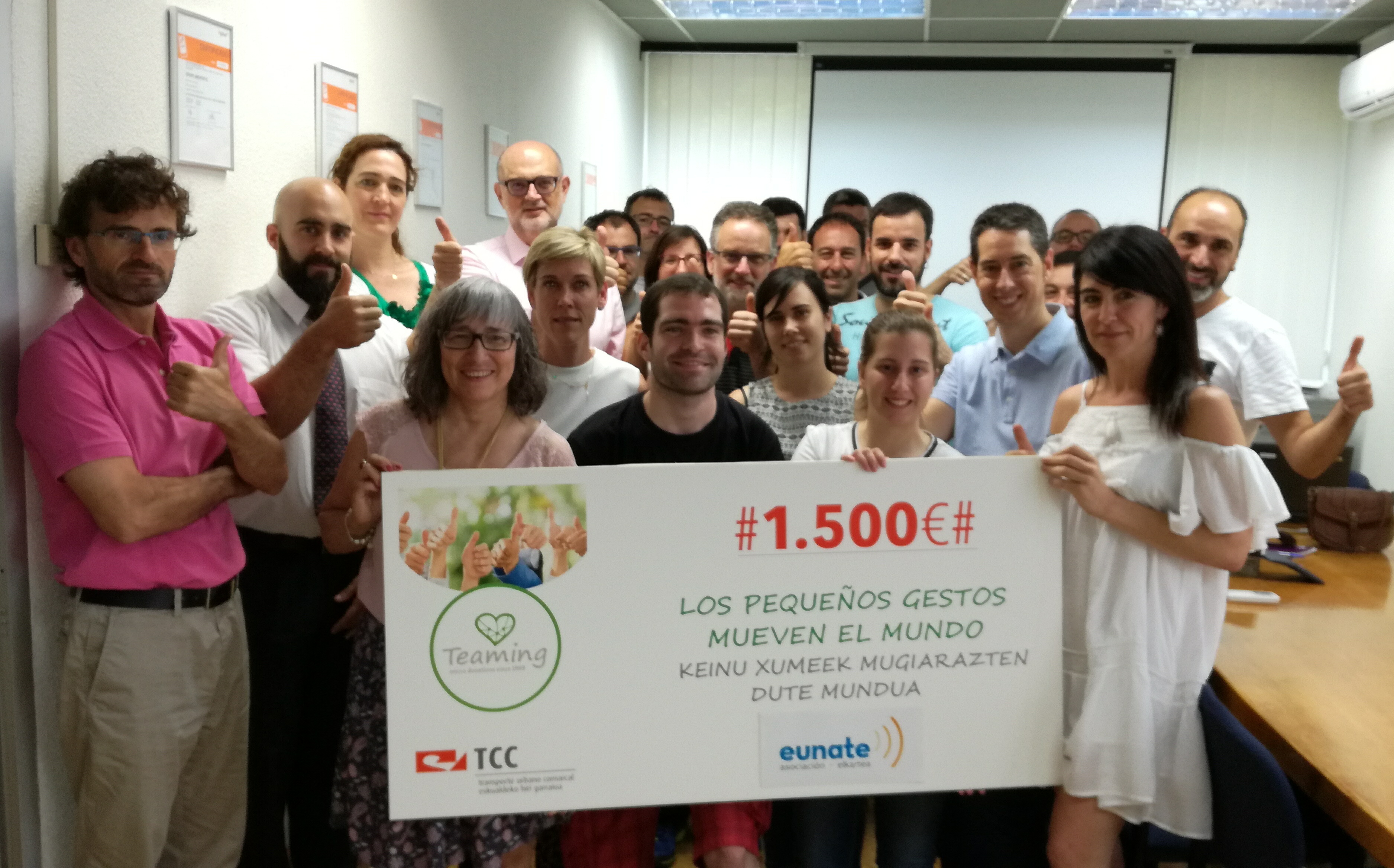 El Teaming de TCC Pamplona destina 1.500 euros a la Asociación Eunate Elkartea