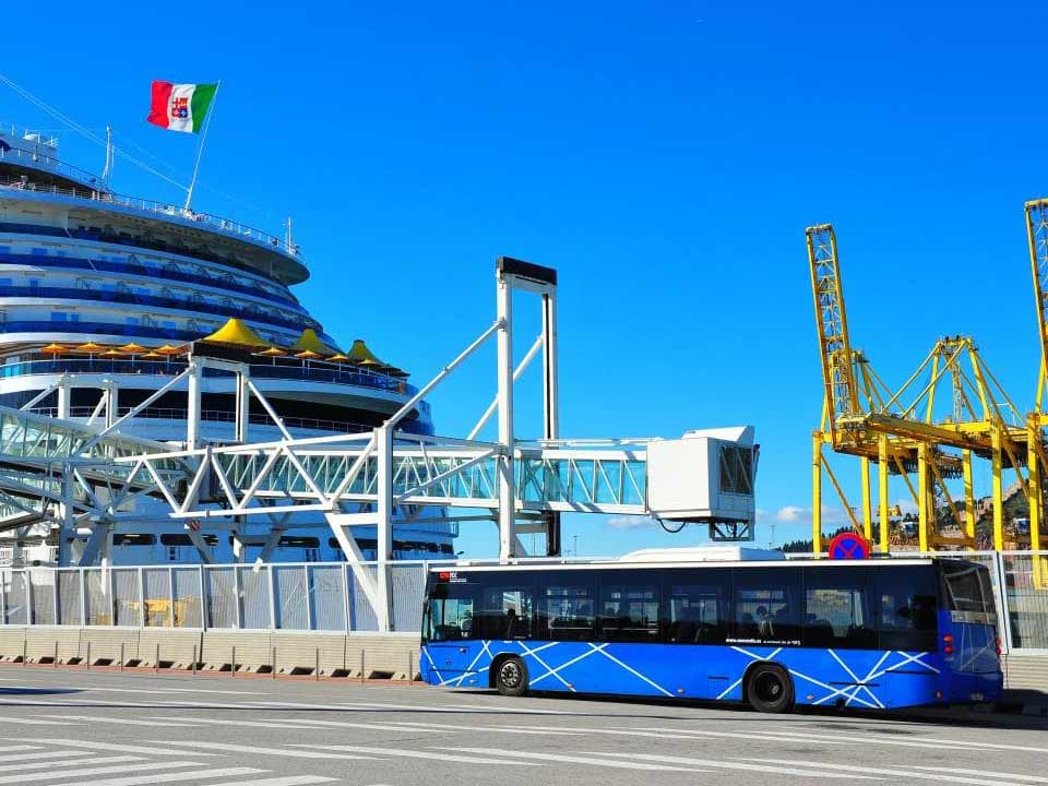 Cruise bus en el Puerto de Barcelona