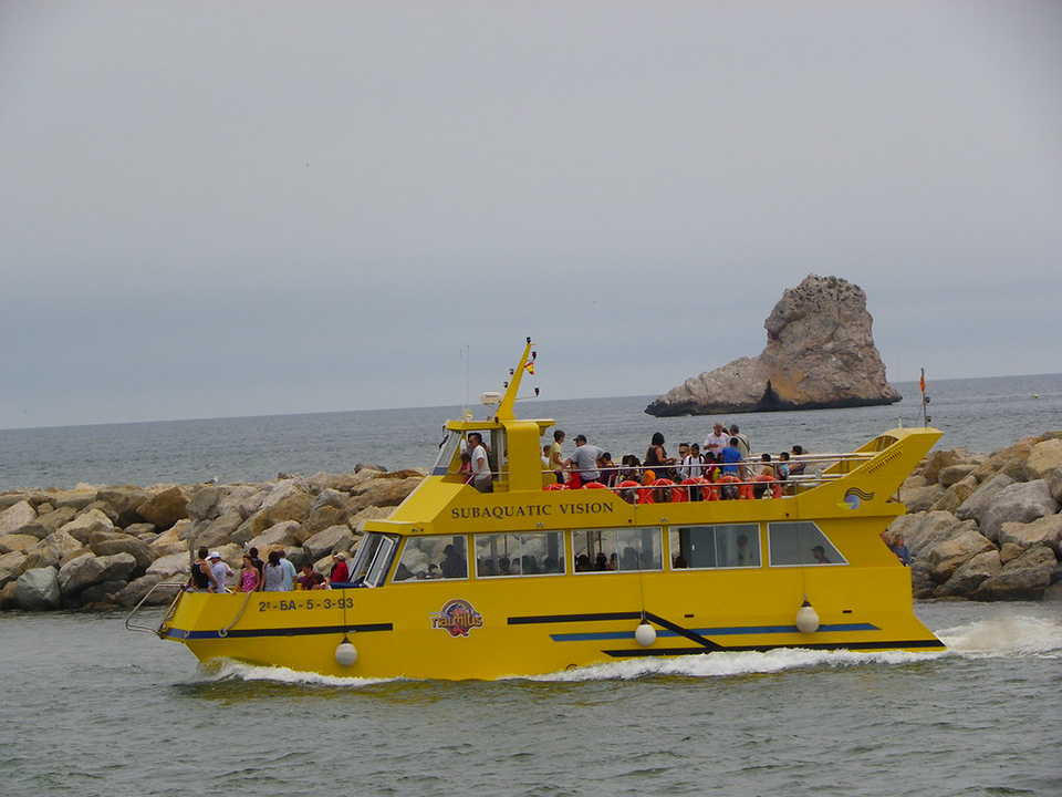 Barco con fondo de cristal en Lloret de Mar Costa Brava