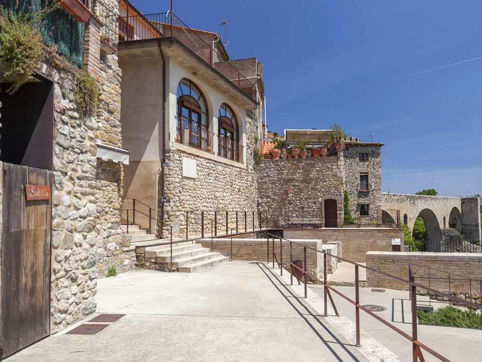 Besalu, pueblo medieval 